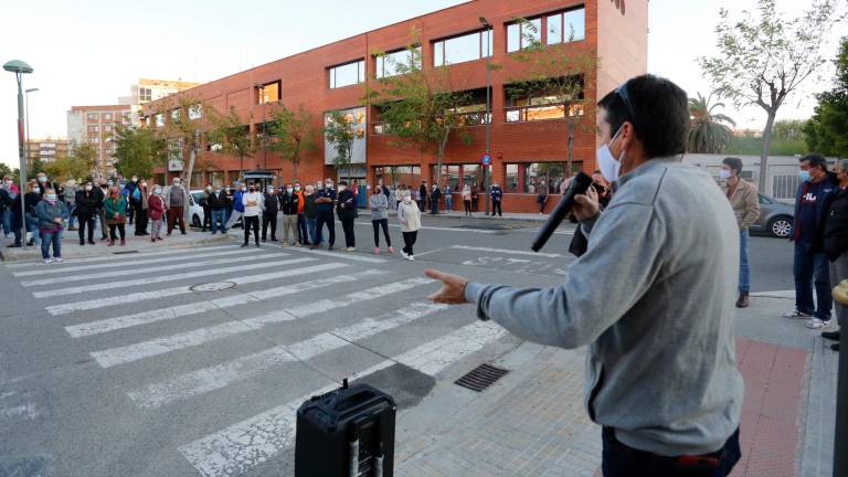 Una de las numerosas protestas ante el CAP Torreforta-La Granja de los últimos años. Foto: Pere Ferré