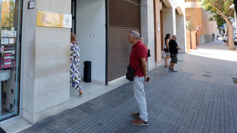 La oficina de documentación de Tarragona funciona con normalidad y sin retrasos. Foto: Pere Ferré