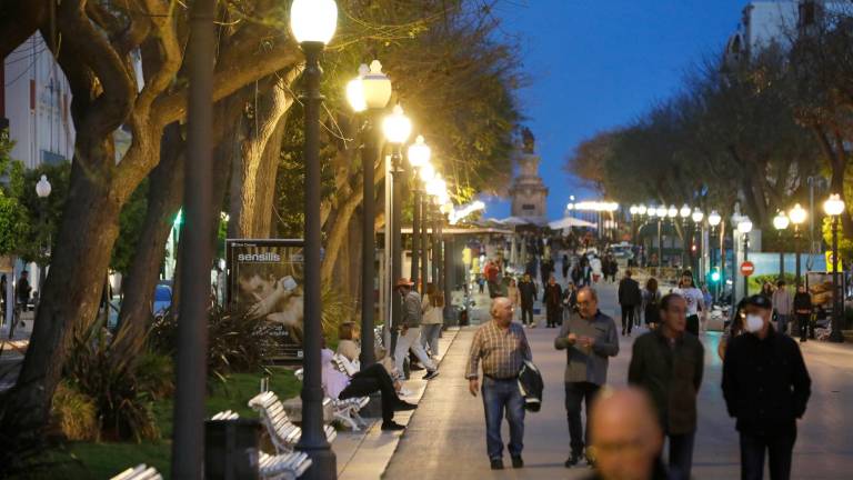 Tarragona también renueva el alumbrado con tecnología LED para ahorrar . Foto: Pere Ferré