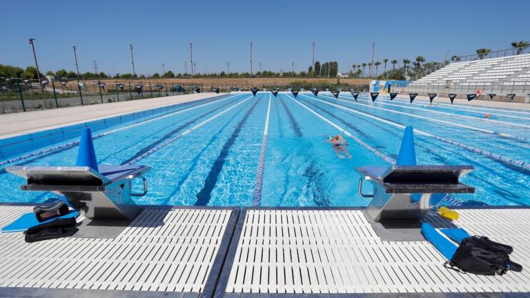Imagen de ayer por la mañana de la piscina olímpica Sylvia Fontana. foto: Pere Ferré