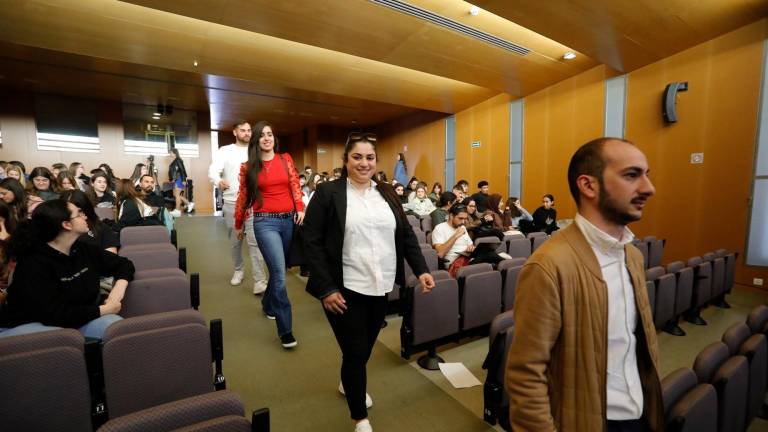 Luis García, Alba Santiago, Raquel Heredia y David Batista, alumnos y graduados gitanos entrando al Aula Magna de la URV. Foto: Pere Ferré