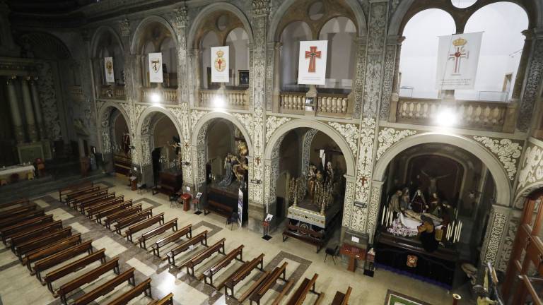 Imagen del interior de la iglesia de Sant Agustí, con los pasos. foto: pere ferré