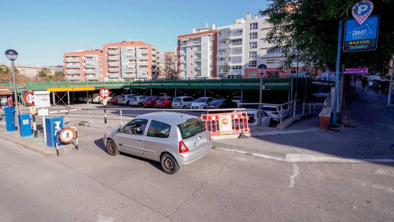Imagen de esta semana del aparcamiento de Francesc Bastos, que ahora tiene el 50% de capacidad por «obras de conservación». Foto: Marc Bosch