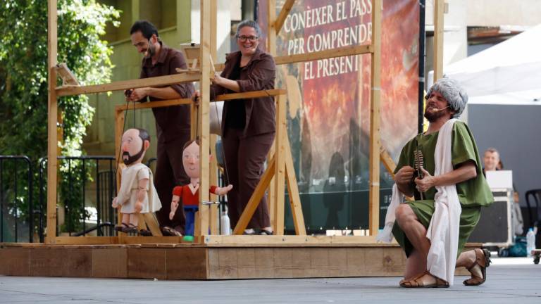 Instante de la obra sobre Julio César en el Auditori Camp de Mart, a la que asistieron decenas de familias. Foto: Pere Ferré