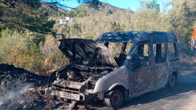 La furgoneta responsable del incendio forestal. Foto: Mossos d’Esquadra