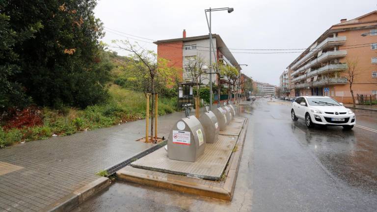 Las fincas de la calle Joan Fuster en las que se construirá el nuevo bloque de viviendas. Foto: Pere Ferré