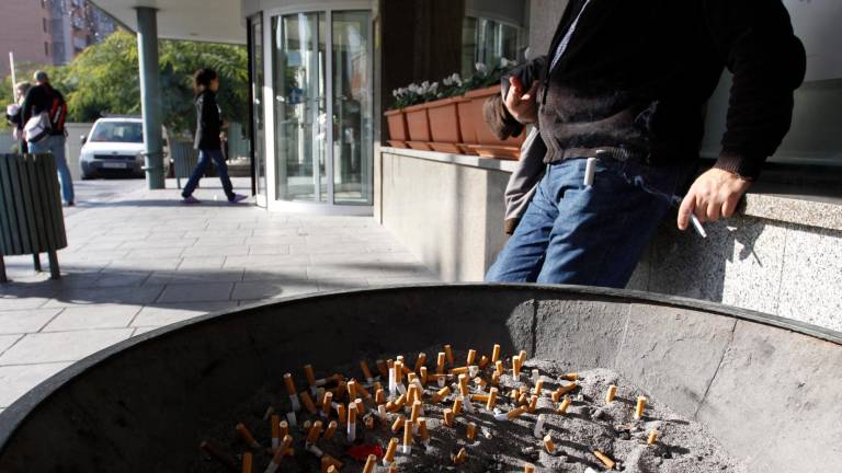 Los estudios han demostrado que el tabaquismo se asocia a un mayor riesgo de insuficiencia cardíaca. Foto: Pere Ferré