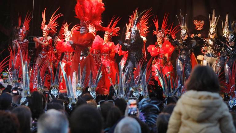 La llegada de los reyes en la recién estrenada plaza de la Disbauxa. Foto: Pere Ferré