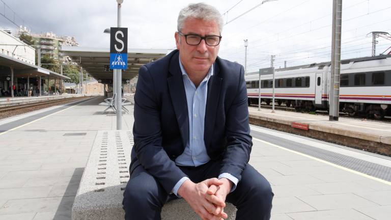 El director de Rodalies Catalunya, Antonio Carmona, esta semana en la estación de trenes de Tarragona. foto: Pere Ferré