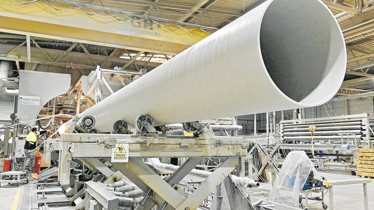 La fábrica de Amiblu en Camarles es la más importante del grupo en la tecnología de fabricación de tuberías con filamento continuo. Foto: Joan Revillas