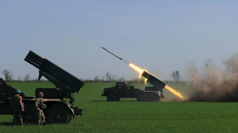Las Fuerzas de Cohetes Estratégicos y Artillería a su vez completaron durante la noche un total de 537 misiones en Ucrania. Foto: EFE
