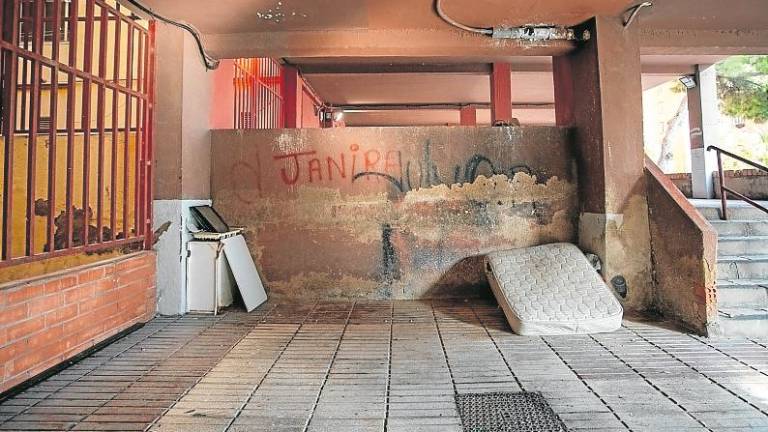 Uno de los bloques del barrio en los que se actuará. Foto: Marc Bosch/DT
