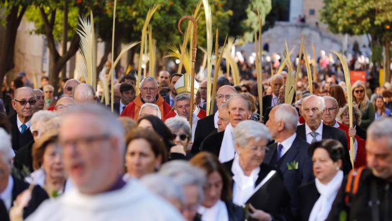 Las autoridades políticas y religiosas, en la procesión de Tarragona. FOTO: Pere Ferré