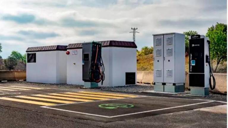 Endesa X Way instaló otra electrolinera en 2020 y actualmente su oferta en las instalaciones de Idiada permite cargar 33 vehículos de forma simultánea. Foto: Cedida