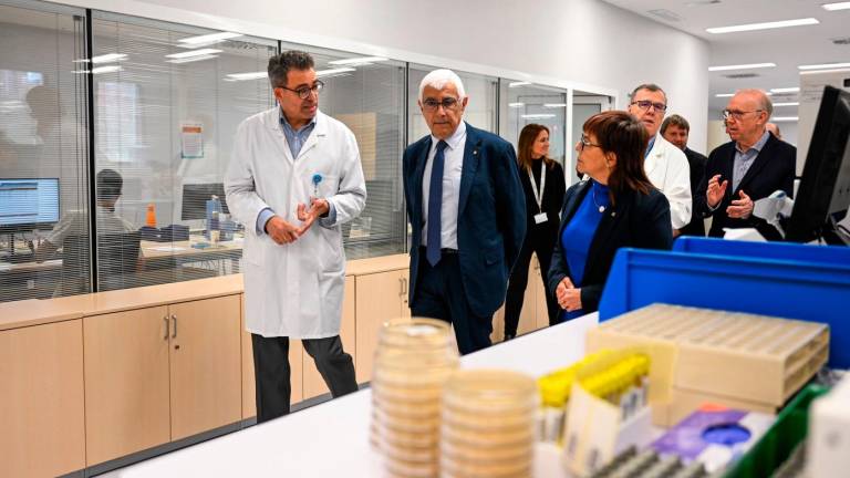 El conseller de Salut, Manel Balcells, ha inaugurat el Laboratori d’Anàlisis Clíniques de l’Hospital Universitari Sant Joan de Reus. Foto: DT
