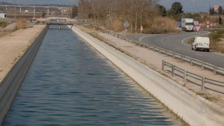 Canal de l’esquerra de l’Ebre,al seu pas per l’Aldea.foto: Joan Revillas