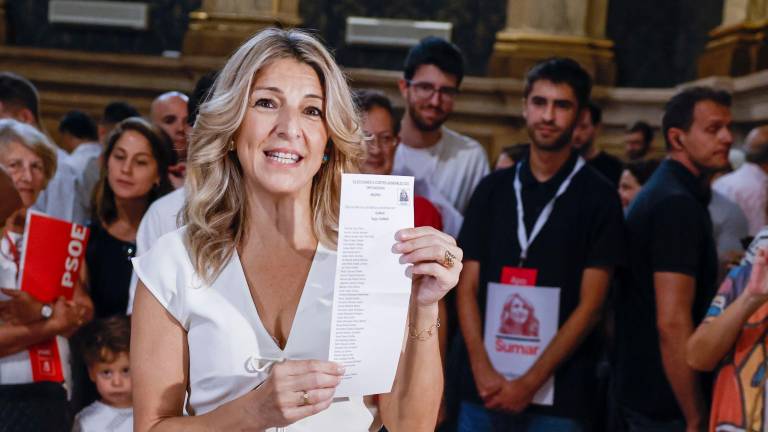 Yolanda Díaz ha sido aclamada en su llegada a la sede de Sumar. Foto: EFE