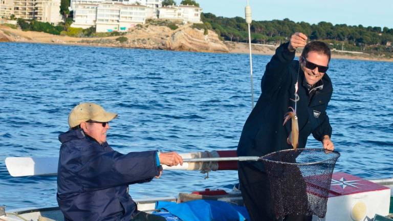 A partir del lunes, las barcas saldrán cada tarde del puerto de Salou en el tradicional concurso de pesca del calamar. FOTO: Alba Mariné / DT