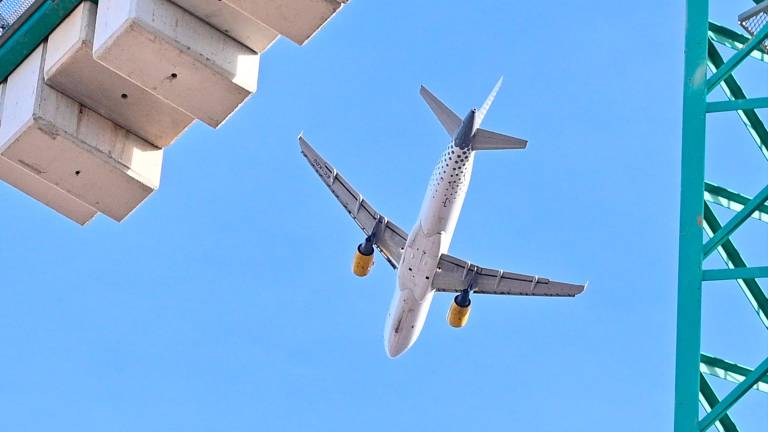 Un avió de Vueling fent ‘base training’ des de l’Aeroport de Reus, aquesta temporada baixa. Foto: Alfredo González