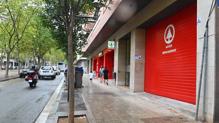 El delincuente entró a robar en esta tienda situada en el paseo Sunyer de Reus. FOTO: Alfredo González