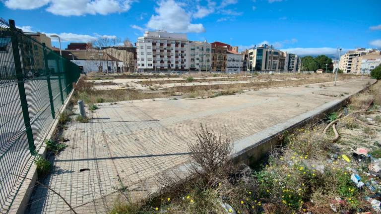 Els terrenys on s’ha de construir l’aparcament en superfície. Foto: Joan Revillas