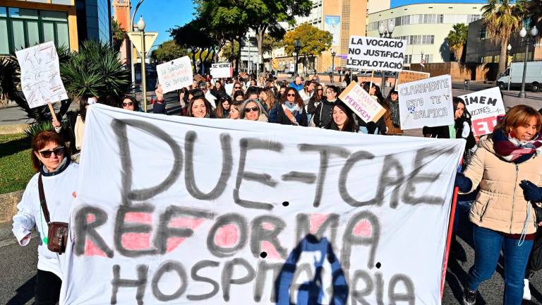 Enfermeras y auxiliares del Hospital Joan XXIII manifestándose el pasado 26 de enero en Tarragona. FOTO: Alfredo González