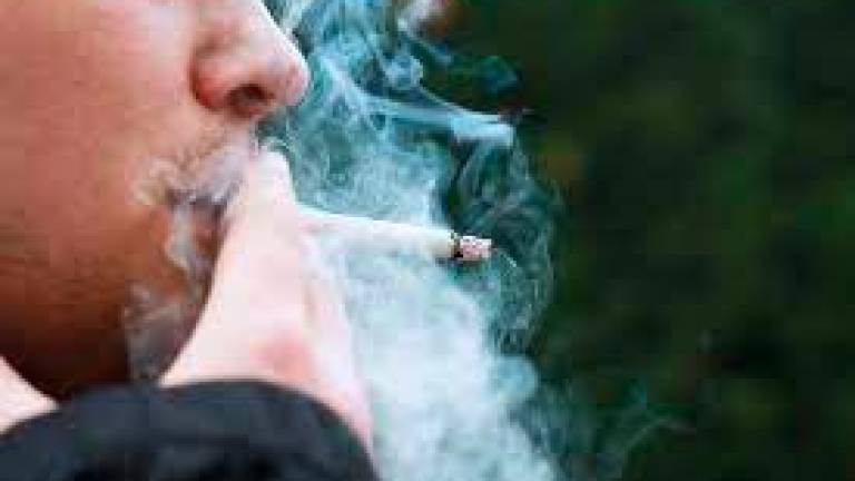 Siete de cada diez españoles prohibiría fumar en las terrazas