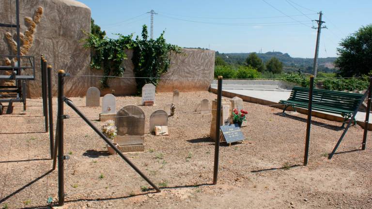 $!Dignifiquen les dues fosses comunes del cementiri de Tarragona