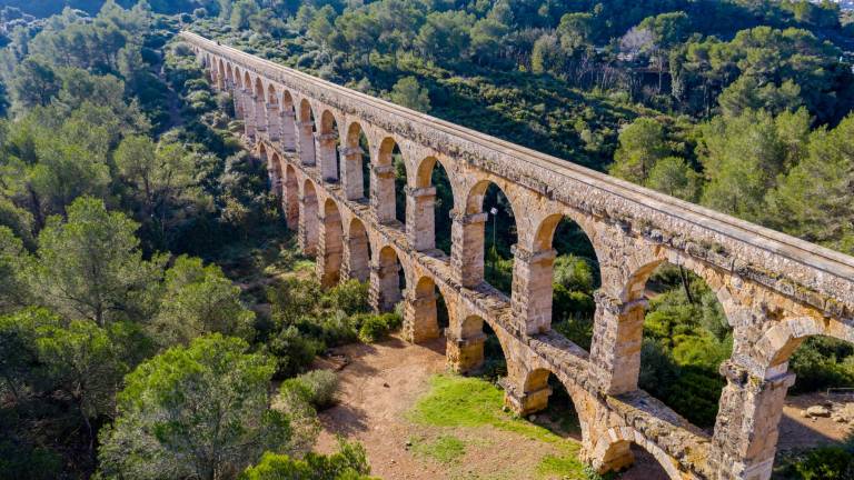 El espectacular Pont del Diable, en Tarragona, uno de los vestigios del pasado romano. foto: getty images