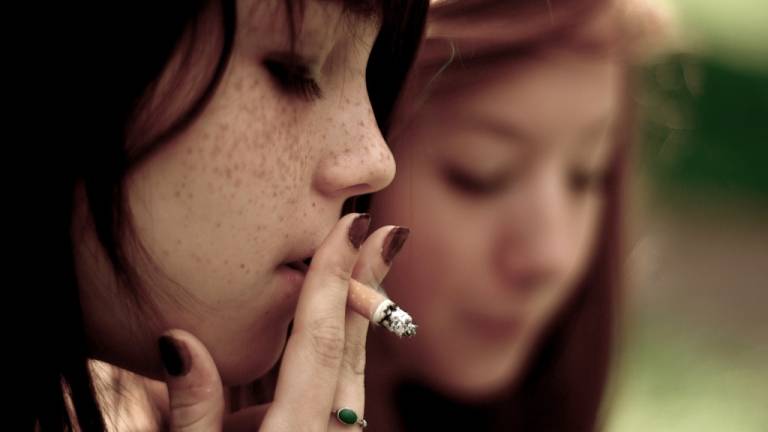 Los fumadores pasivos tambi&eacute;n sufren las consecuencias de esta adicci&oacute;n.