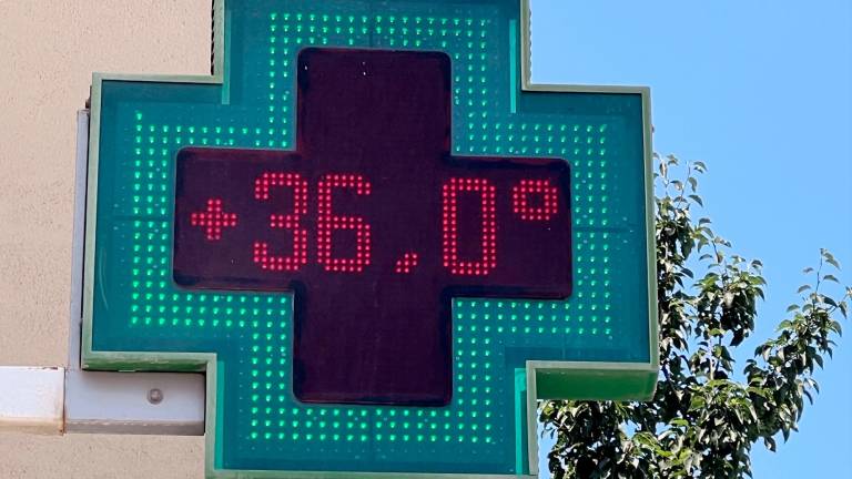 36 grados, este lunes en una farmacia de Reus. foto: alfredo gonzález