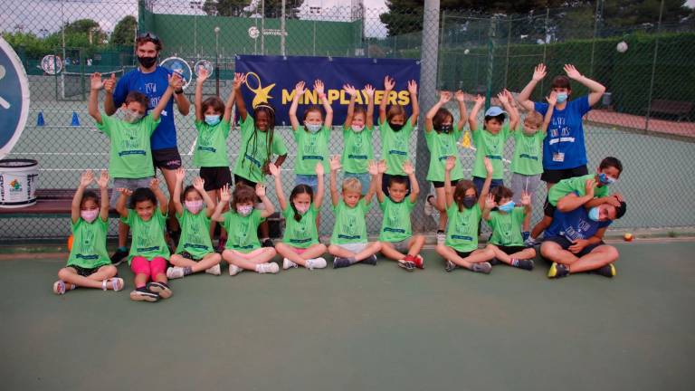 Petits i adolescents, a les activitats d'estiu al Club Tennis Reus Monterols
