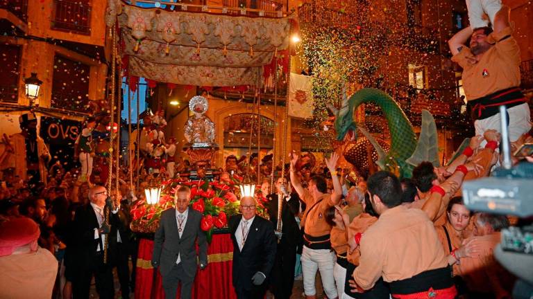 La imatge de Sant Pere ja de tornada cap a la Prioral de Sant Pere. foto: Alfredo González