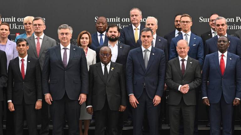 Foto de familia durante la cumbre internacional sobre Ucrania, este sábado en Bürgenstock, Suiza. Foto: EFE/Pool Moncloa/Borja