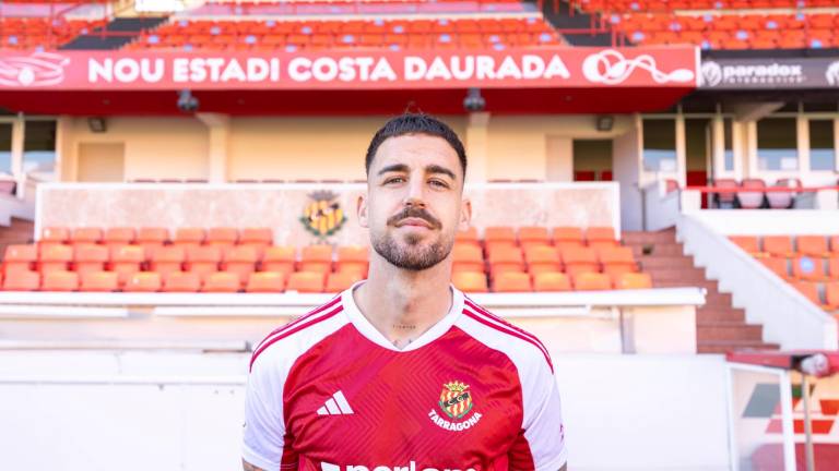 Borja Granero ya ha sido presentado como nuevo jugador del Nàstic.