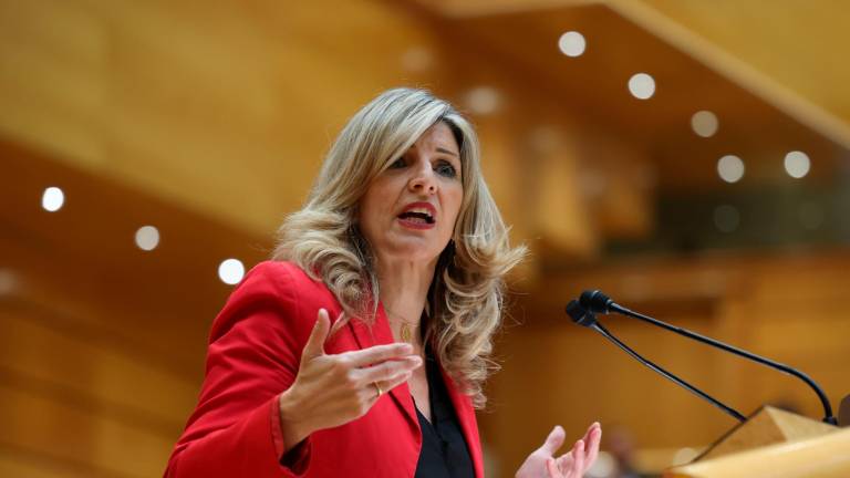 La vicepresidenta segunda y ministra de Trabajo y Economía Social, Yolanda Díaz, interviene en la sesión de control al Gobierno celebrada este martes en el Senado. Foto: EFE