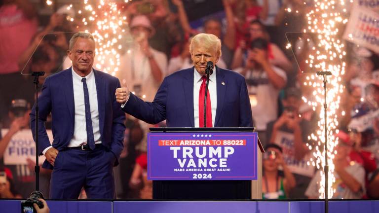 Robert Kennedy Jr. junto a Donald Trump en un acto de campaña. Foto: EFE