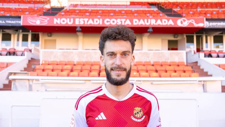 Roberto Torres en su presentación como futbolista del Nàstic. Foto: Nàstic