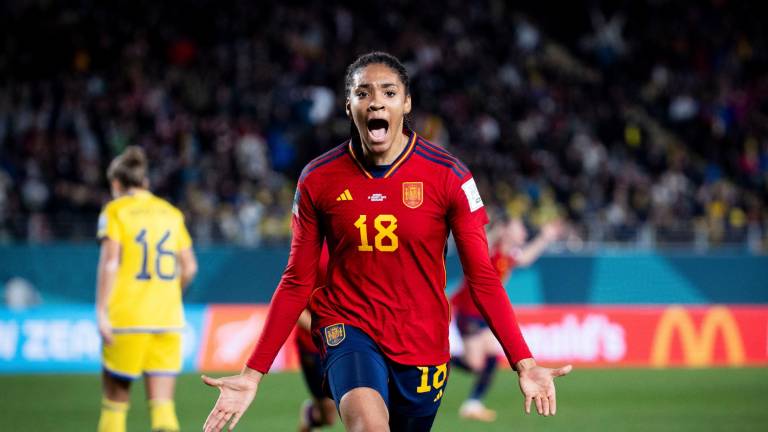 La jugadora aragonesa del FC Barcelona Salma Paralluelo, tras marcar ante Suecia en semifinales el 1-0. foto: efe