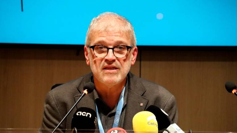 El secretario de Salut Pública, Esteve Fernández, en una atención a los medios. Foto: ACN