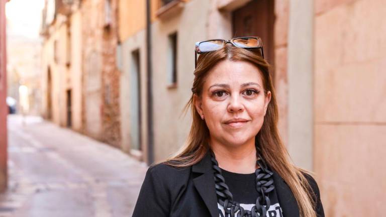 Inma Fernández, por las calles de la Part Alta de Tarragona. Foto: Àngel Ullate