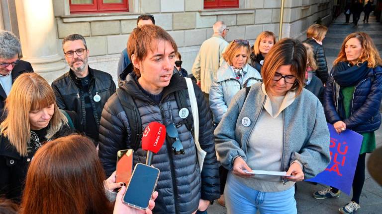 Integrants de la Xarxa d’Escoles Públiques de Reus (XEPR), avui al Mercadal. Foto: Alfredo González