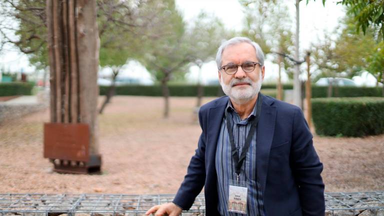 El investigador y profesor Joan Sabaté durante su visita a Reus. FOTO: Alba Mariné