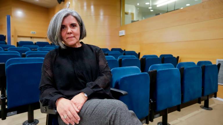 Cristina Delgado, en el auditorio del Col·legi de l’Advocacia de Tarragona. Foto: Marc Bosch