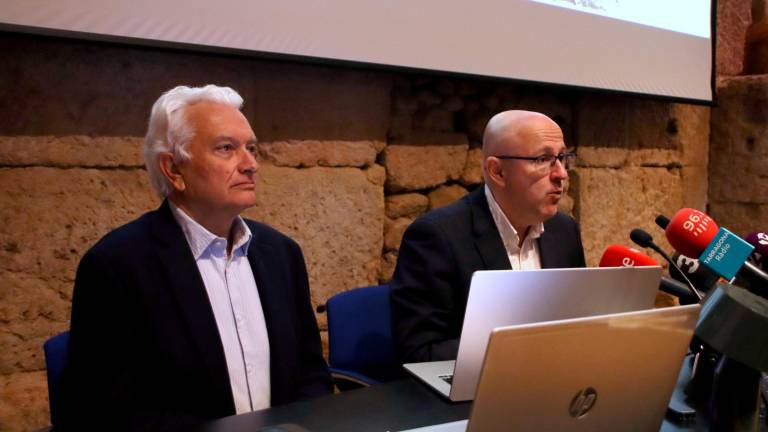 Imagen del portavoz de la Plataforma Mercaderies per l’Interior, Eugeni Sedano -en primer plano-, y del miembro de la entidad Sergio Nasarre. Foto: ACN