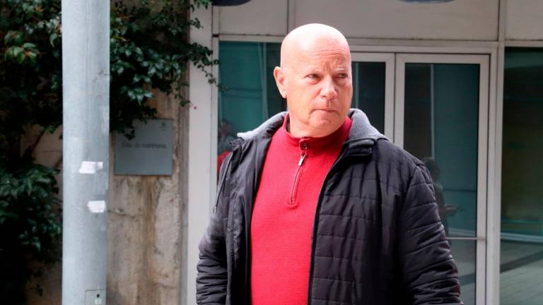 El padre de Rosa Peral, Francisco Peral, a la salida del juzgado de Vilanova i la Geltrú. Foto: ACN