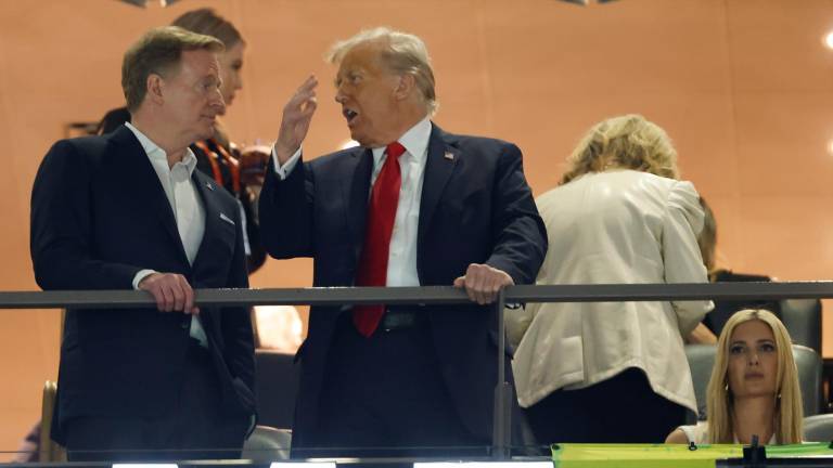 Trump, junto a Roger Goodell, responsable de la NFL. Foto: EFE