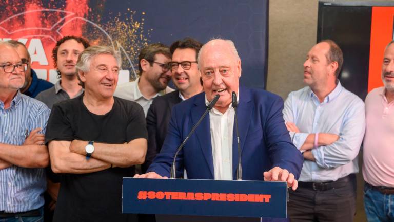 Soteras tras proclamarse ganador de las pasadas elecciones del 22 de mayo de 2022, que deberán repetirse según ha dictaminado el Tribunal Català de l’Esport. Foto: FCF