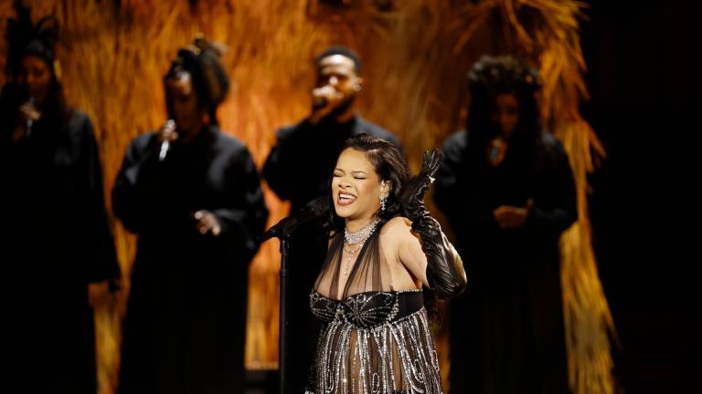 $!Rihanna interpretó el tema ‘Lift Me Up’, nominado a un Oscar. Foto: EFE