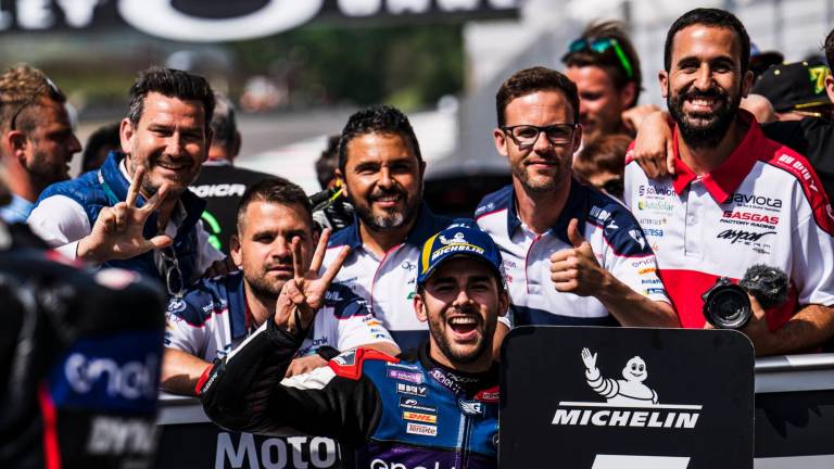 Marc Alcoba y su equipo celebra el tercer puesto en el GP de Mugello. Foto: Cedida